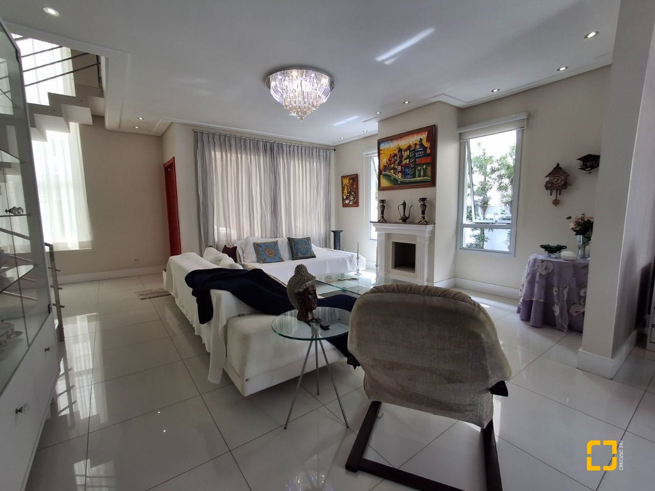 Casa com 235m², 4 quartos (sendo 1 suíte), 2 garagens, no bairro Pedra Branca em Palhoça
