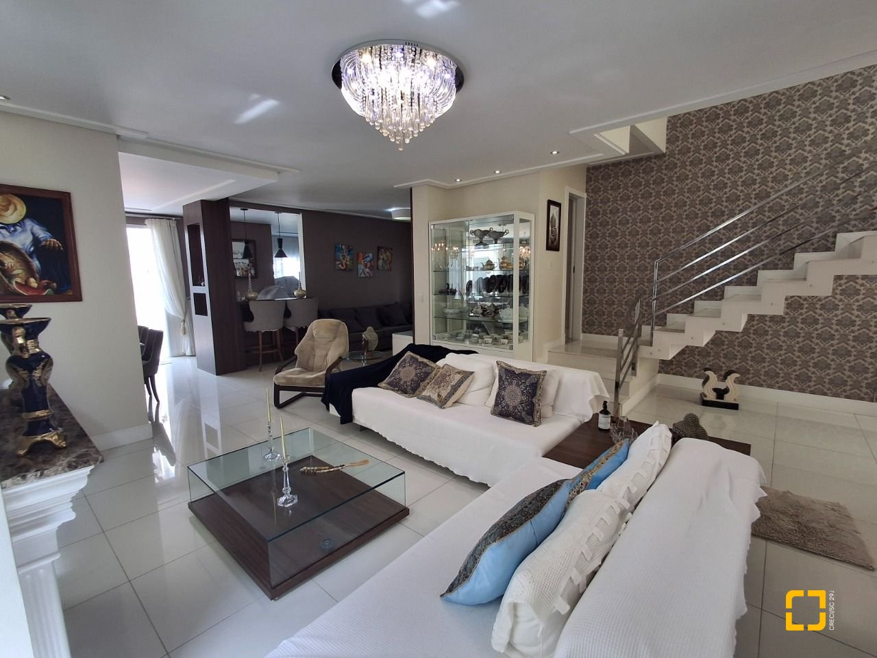 Casa com 235m², 4 quartos (sendo 1 suíte), 2 garagens, no bairro Pedra Branca em Palhoça