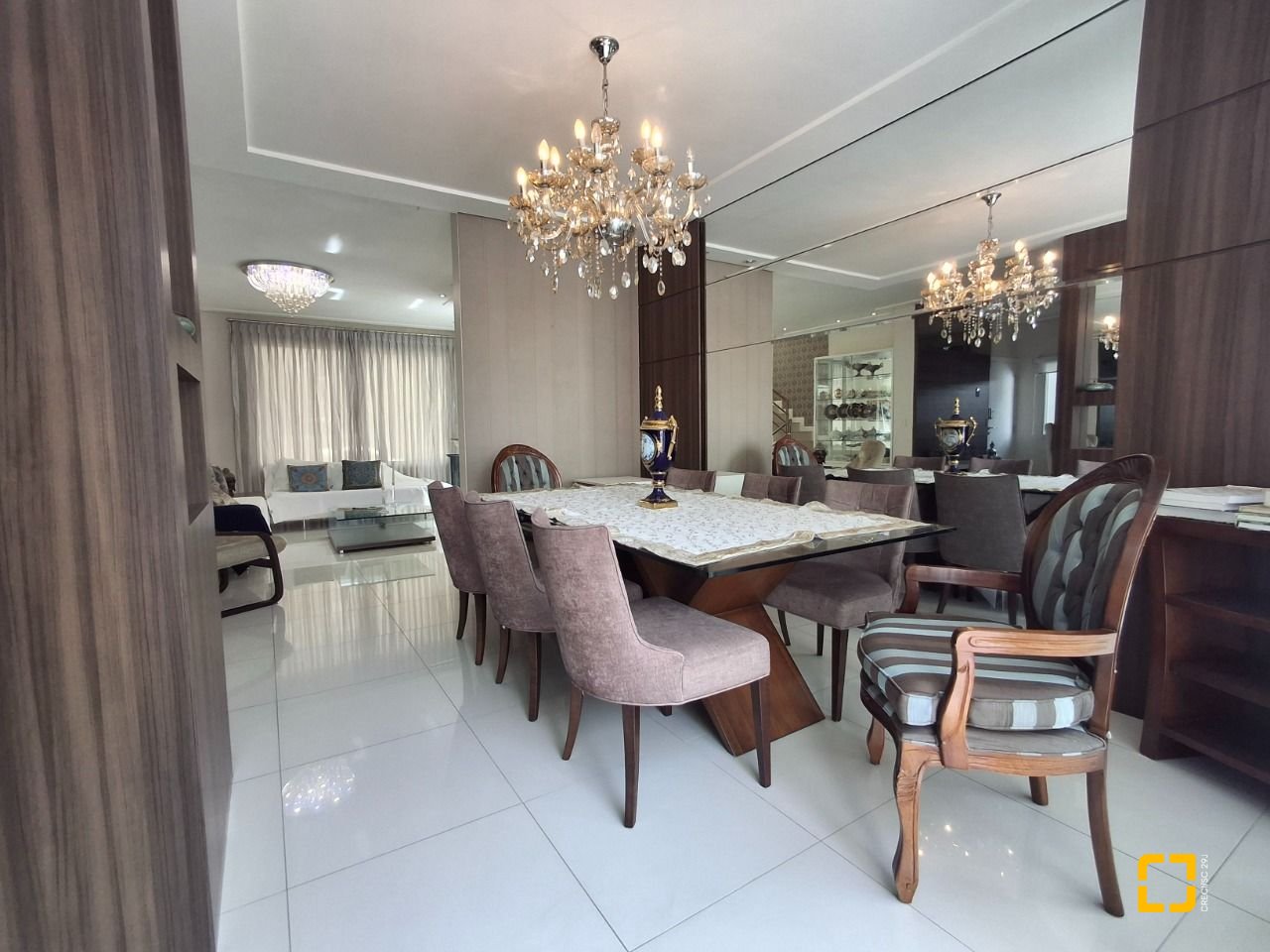 Casa com 235m², 4 quartos (sendo 1 suíte), 2 garagens, no bairro Pedra Branca em Palhoça