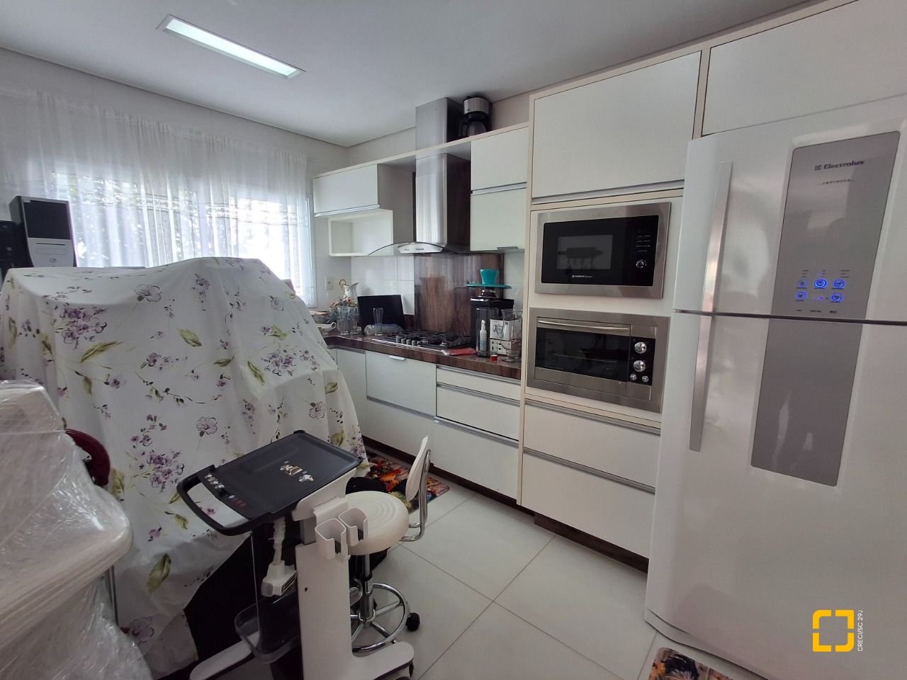Casa com 235m², 4 quartos (sendo 1 suíte), 2 garagens, no bairro Pedra Branca em Palhoça