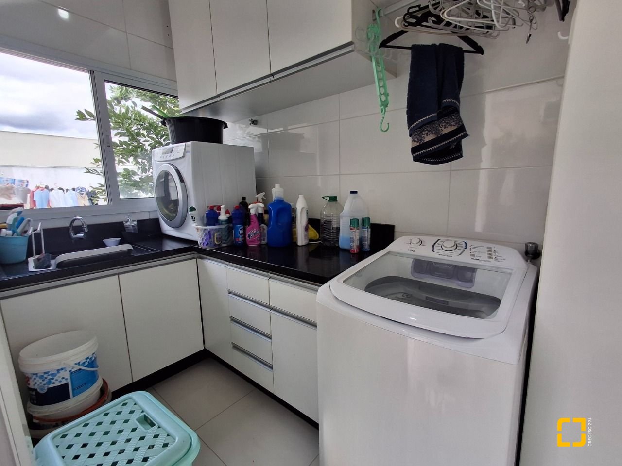 Casa com 235m², 4 quartos (sendo 1 suíte), 2 garagens, no bairro Pedra Branca em Palhoça