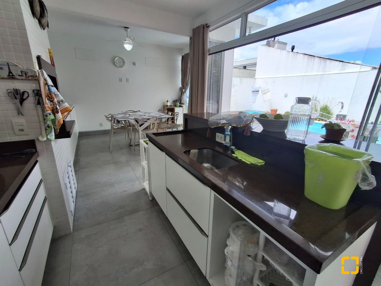 Casa com 235m², 4 quartos (sendo 1 suíte), 2 garagens, no bairro Pedra Branca em Palhoça
