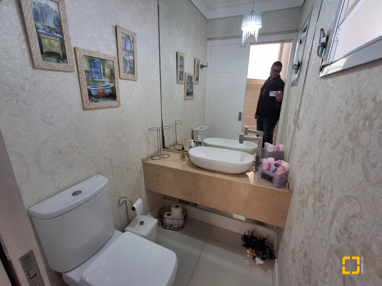 Casa com 235m², 4 quartos (sendo 1 suíte), 2 garagens, no bairro Pedra Branca em Palhoça