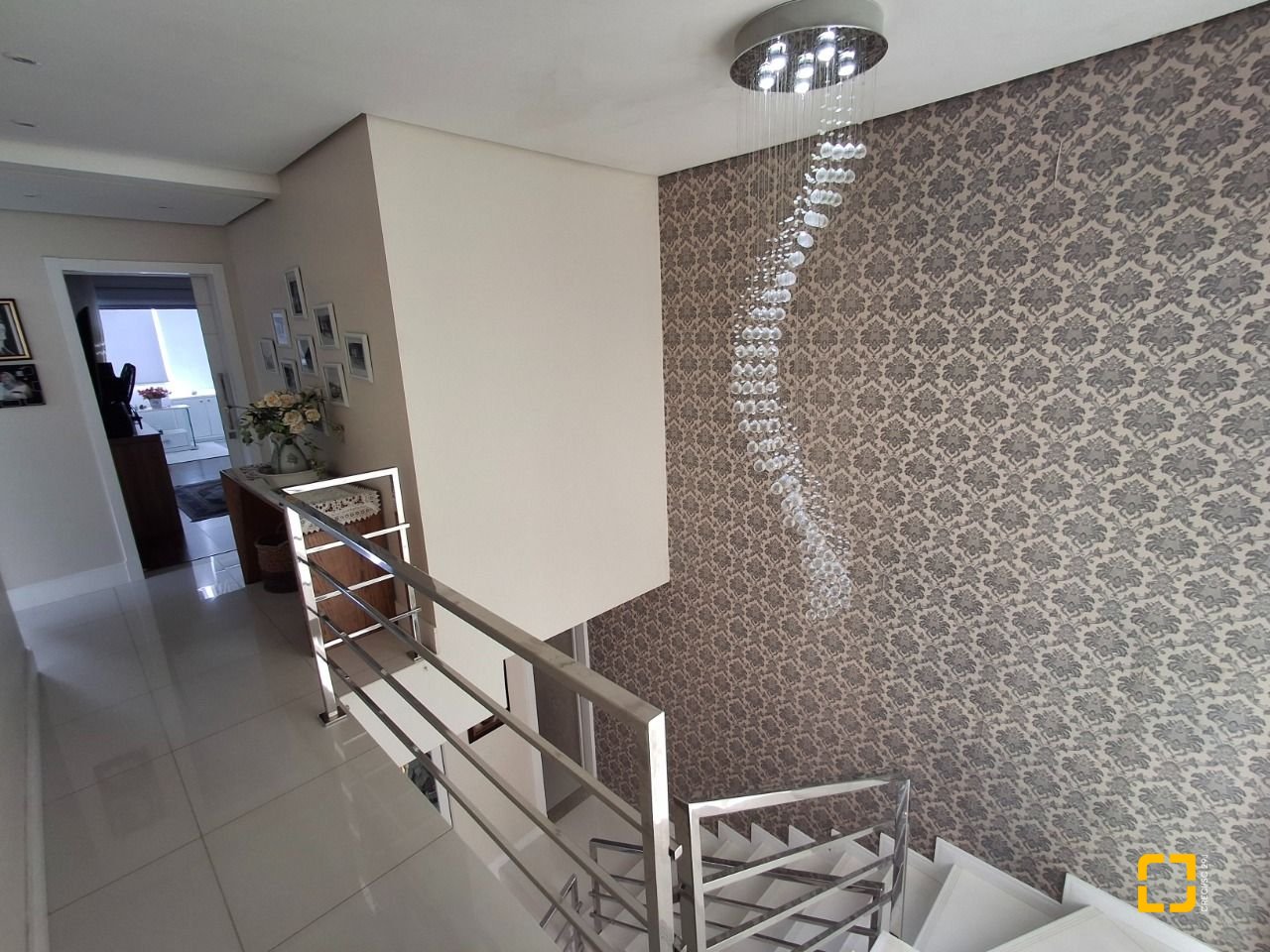 Casa com 235m², 4 quartos (sendo 1 suíte), 2 garagens, no bairro Pedra Branca em Palhoça
