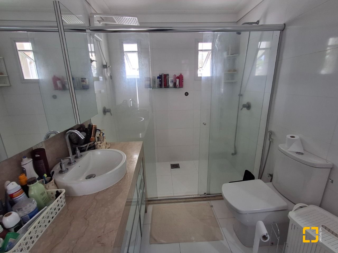 Casa com 235m², 4 quartos (sendo 1 suíte), 2 garagens, no bairro Pedra Branca em Palhoça