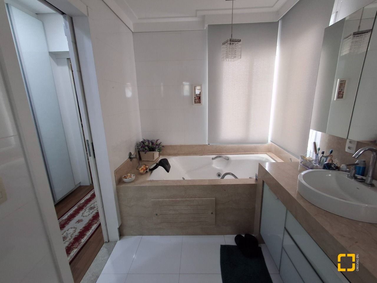 Casa com 235m², 4 quartos (sendo 1 suíte), 2 garagens, no bairro Pedra Branca em Palhoça