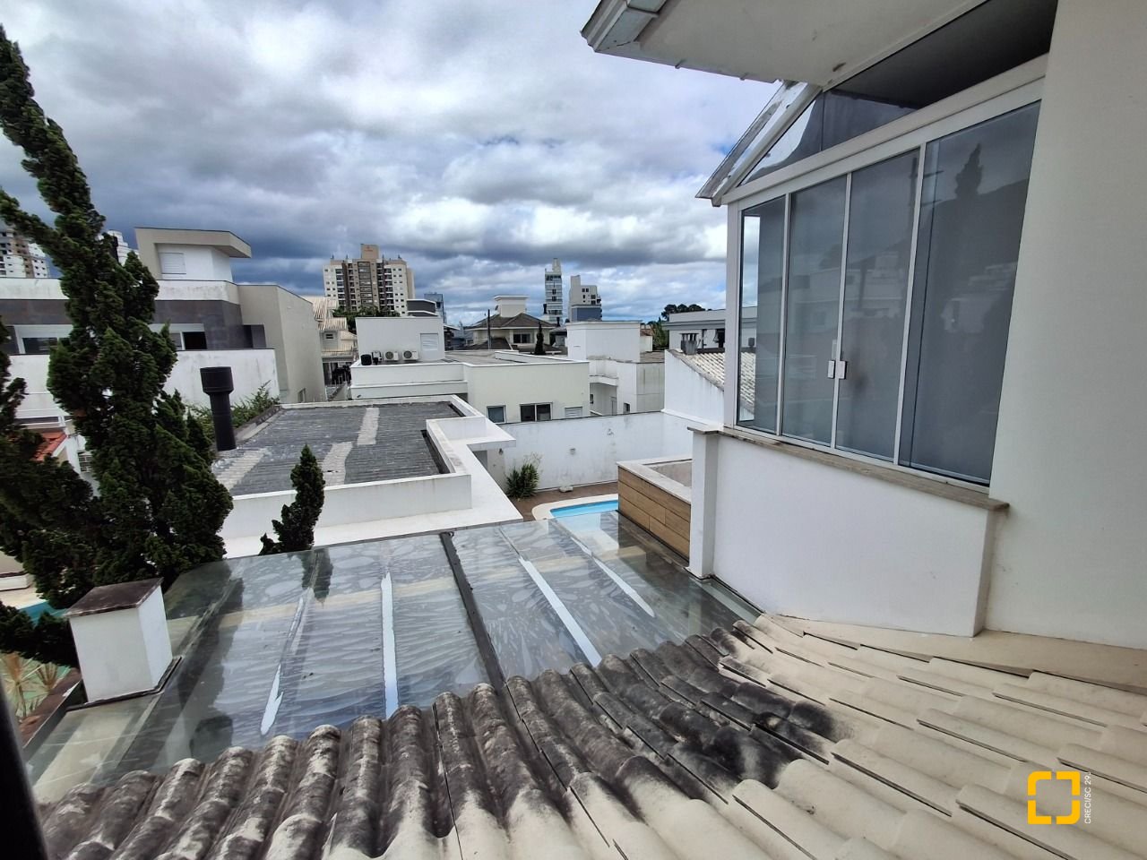 Casa com 235m², 4 quartos (sendo 1 suíte), 2 garagens, no bairro Pedra Branca em Palhoça