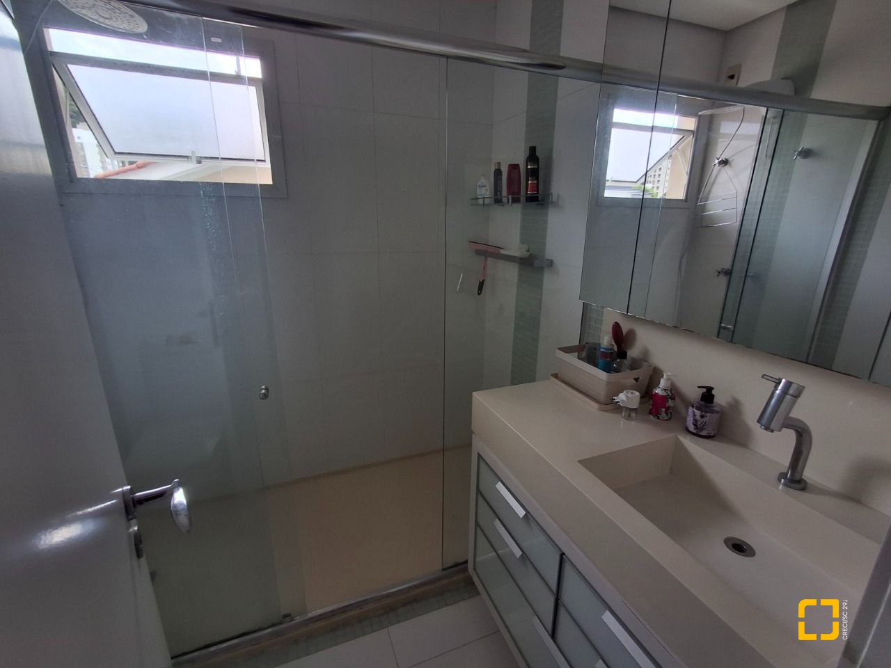 Casa com 235m², 4 quartos (sendo 1 suíte), 2 garagens, no bairro Pedra Branca em Palhoça