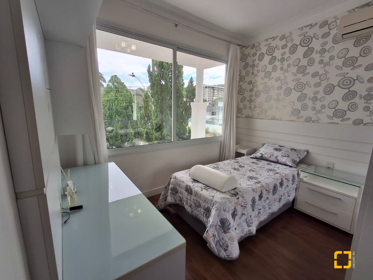 Casa com 235m², 4 quartos (sendo 1 suíte), 2 garagens, no bairro Pedra Branca em Palhoça