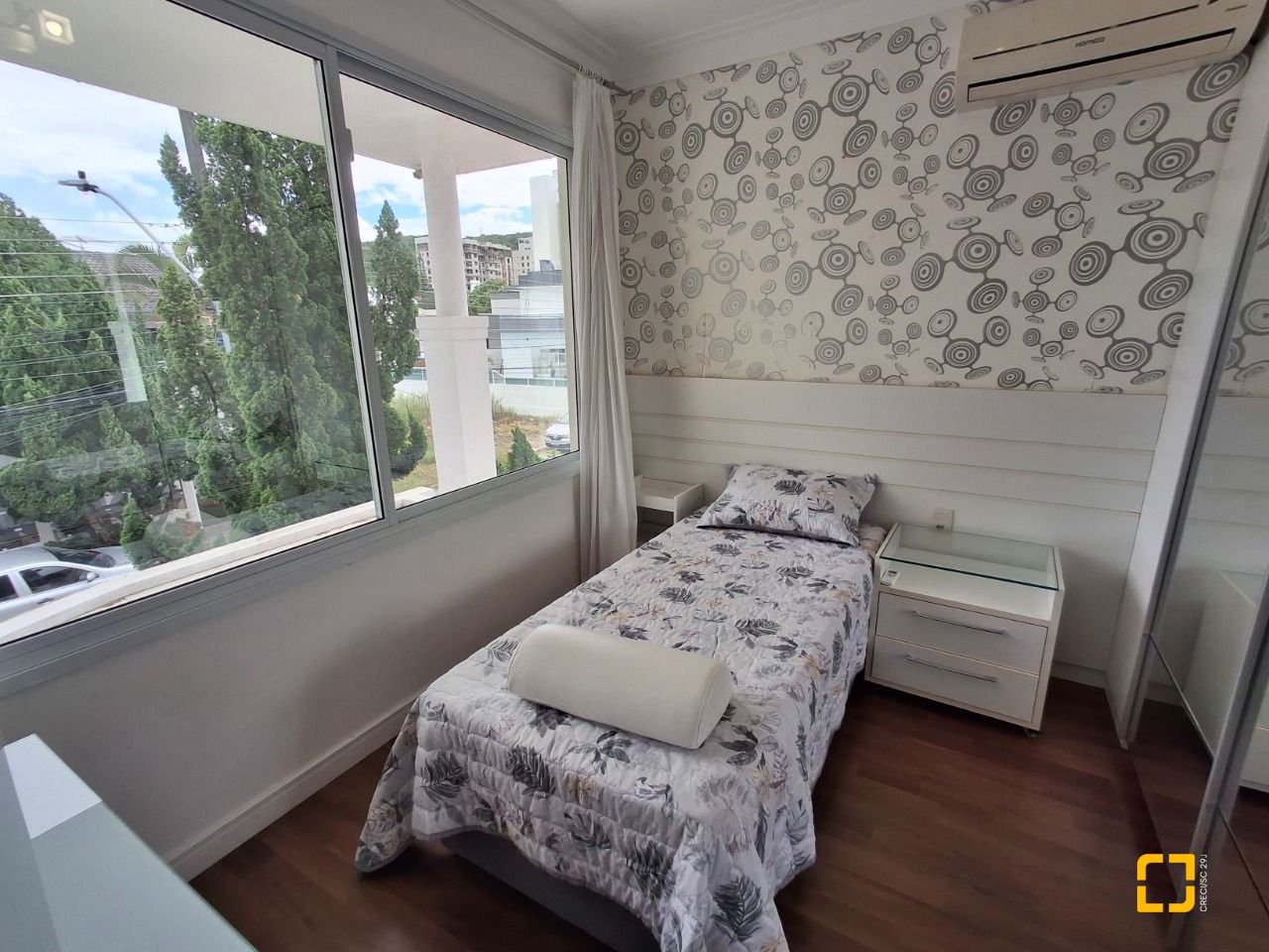 Casa com 235m², 4 quartos (sendo 1 suíte), 2 garagens, no bairro Pedra Branca em Palhoça