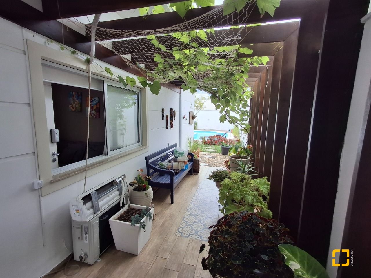 Casa com 235m², 4 quartos (sendo 1 suíte), 2 garagens, no bairro Pedra Branca em Palhoça