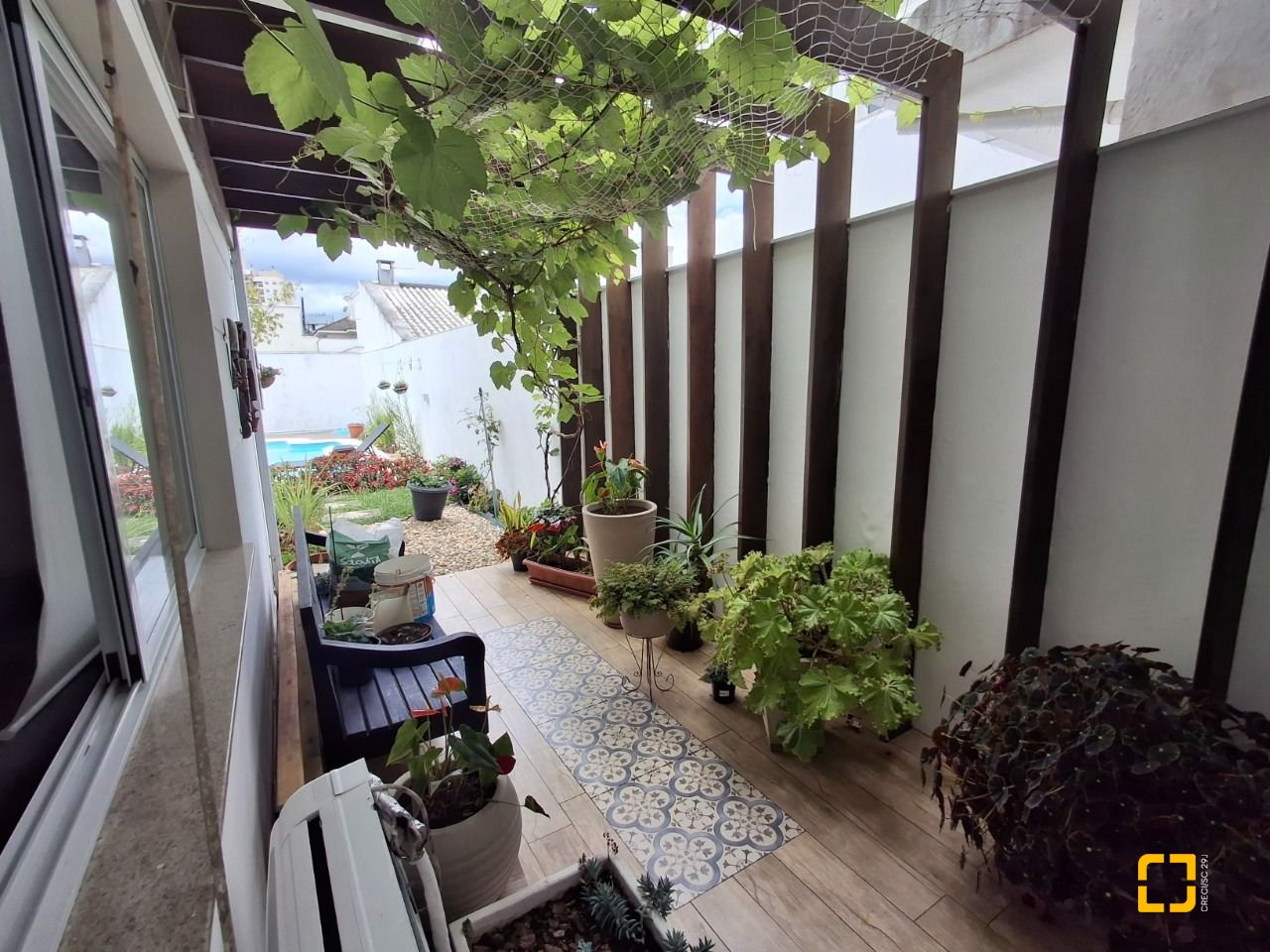 Casa com 235m², 4 quartos (sendo 1 suíte), 2 garagens, no bairro Pedra Branca em Palhoça
