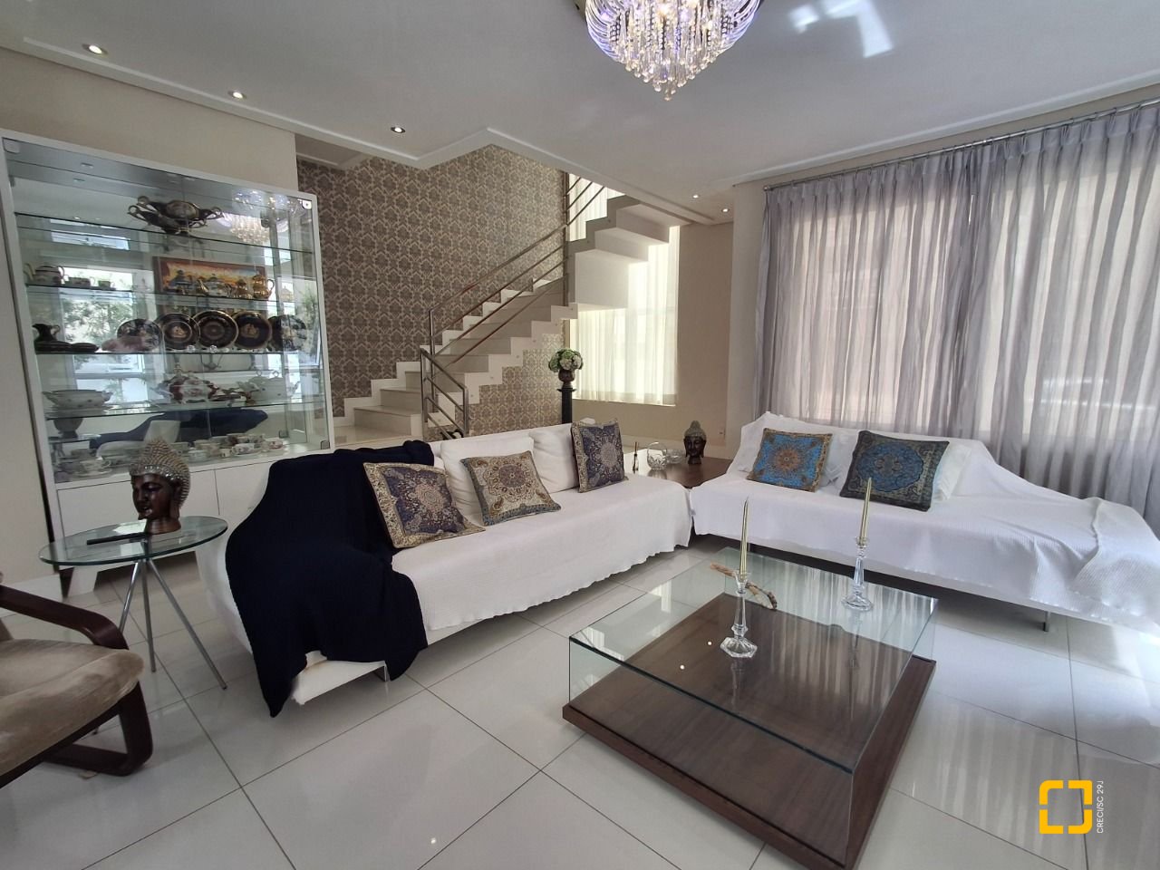 Casa com 235m², 3 quartos (sendo 1 suíte), 2 garagens, no bairro Pedra Branca em Palhoça