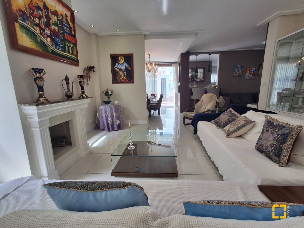 Casa com 235m², 3 quartos (sendo 1 suíte), 2 garagens, no bairro Pedra Branca em Palhoça