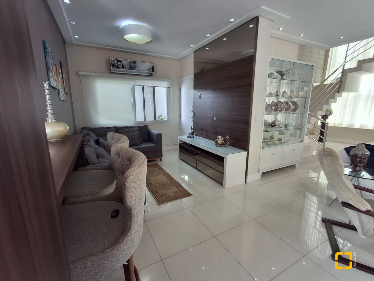 Casa com 235m², 3 quartos (sendo 1 suíte), 2 garagens, no bairro Pedra Branca em Palhoça