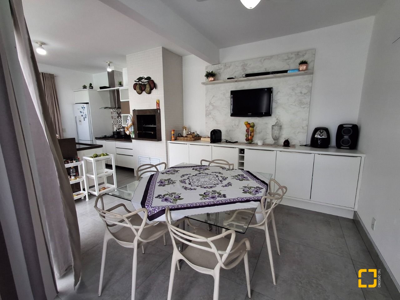Casa com 235m², 3 quartos (sendo 1 suíte), 2 garagens, no bairro Pedra Branca em Palhoça
