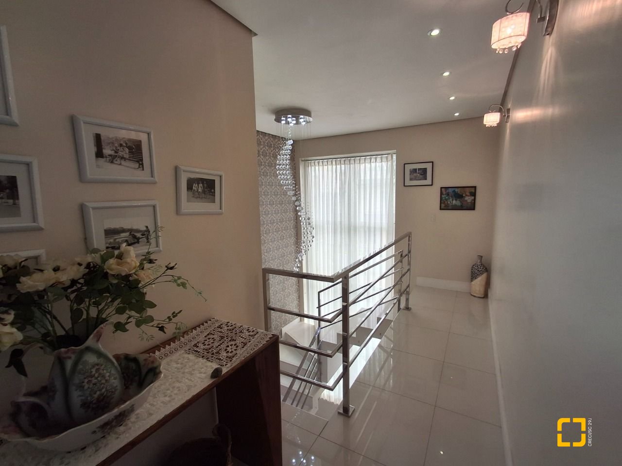Casa com 235m², 3 quartos (sendo 1 suíte), 2 garagens, no bairro Pedra Branca em Palhoça
