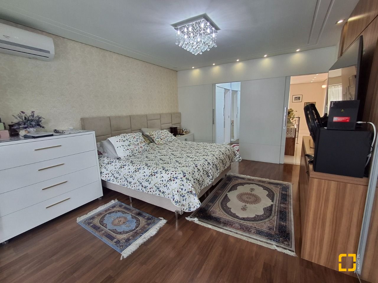 Casa com 235m², 3 quartos (sendo 1 suíte), 2 garagens, no bairro Pedra Branca em Palhoça