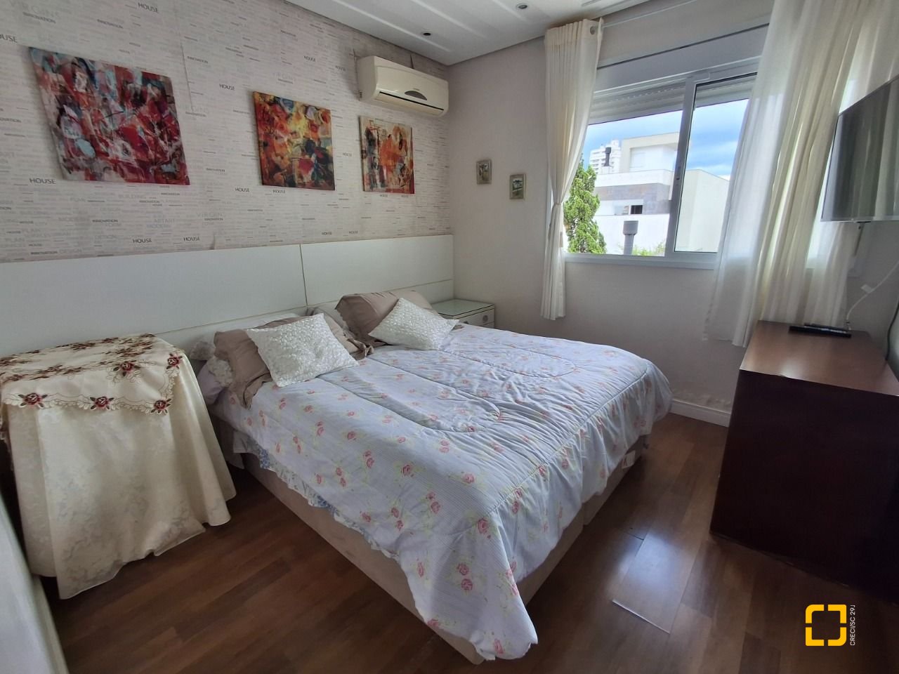 Casa com 235m², 3 quartos (sendo 1 suíte), 2 garagens, no bairro Pedra Branca em Palhoça