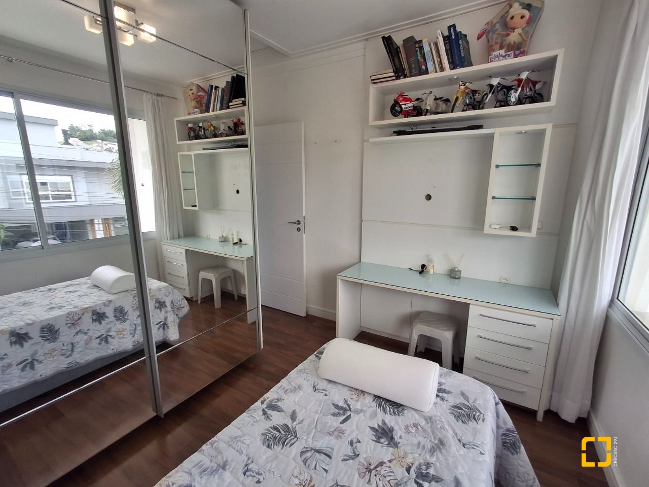 Casa com 235m², 3 quartos (sendo 1 suíte), 2 garagens, no bairro Pedra Branca em Palhoça