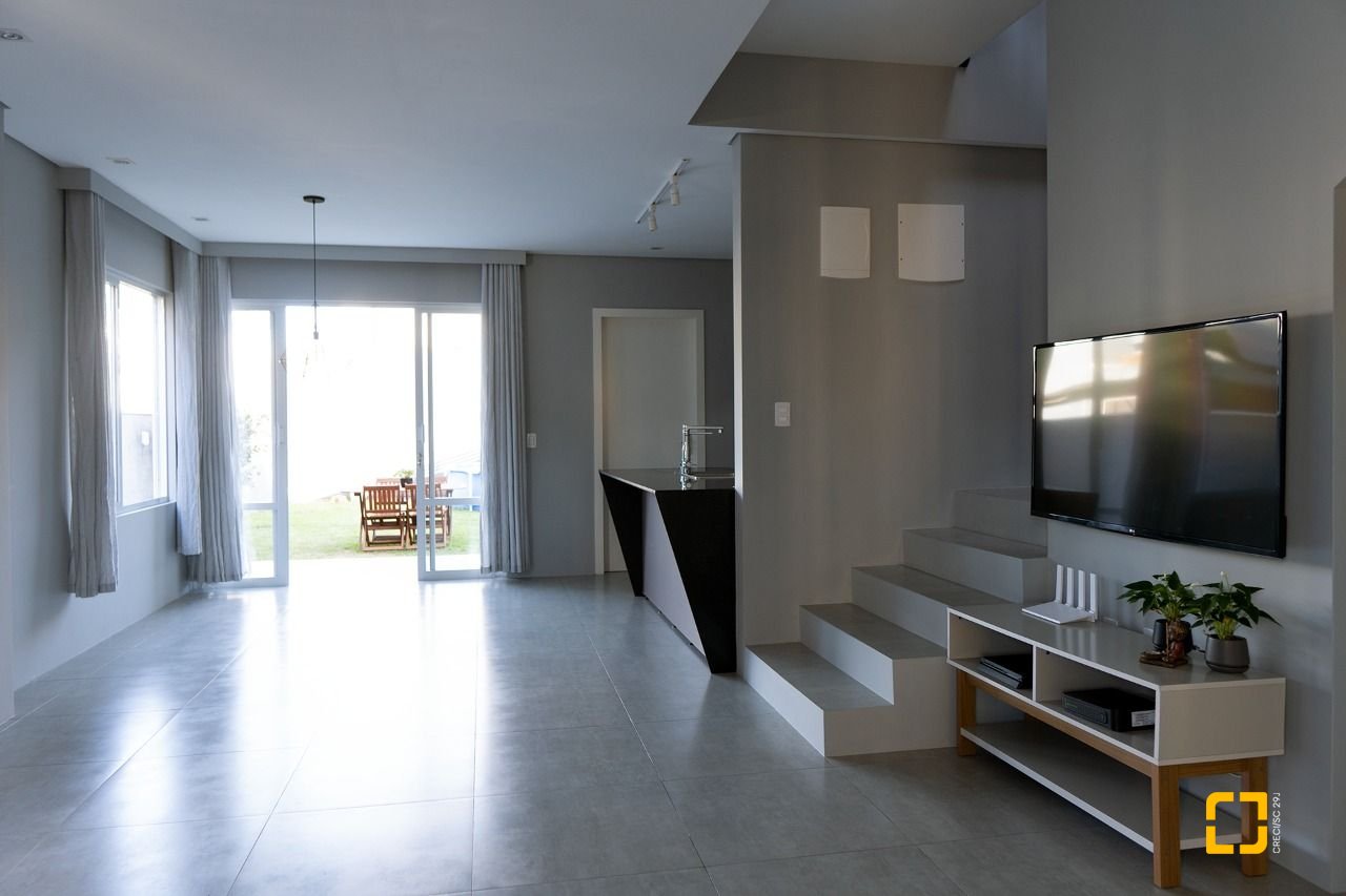 Casa com 151m², 4 quartos (sendo 1 suíte), 4 garagens, no bairro Ingleses em Florianópolis