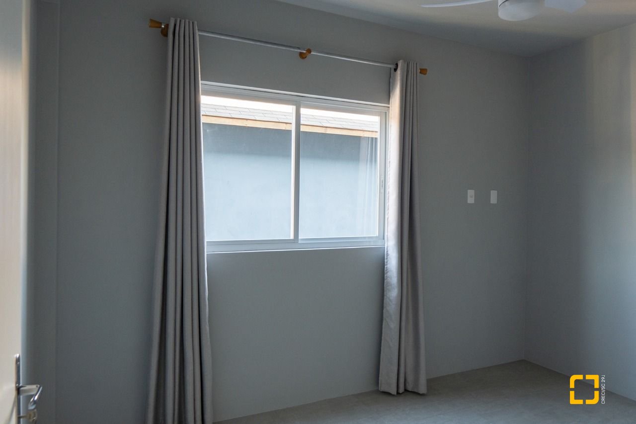 Casa com 151m², 4 quartos (sendo 1 suíte), 4 garagens, no bairro Ingleses em Florianópolis