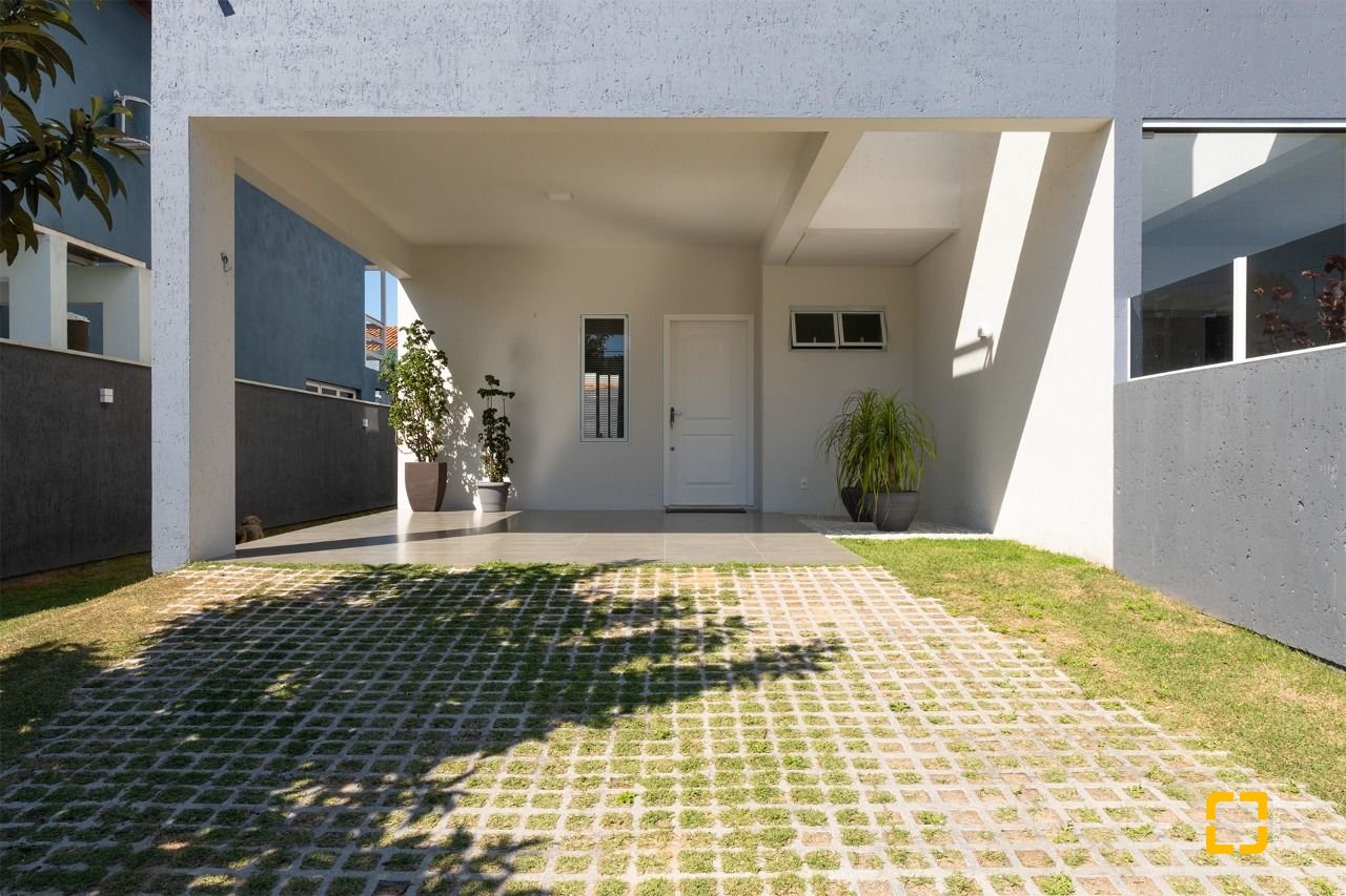 Casa com 151m², 4 quartos (sendo 1 suíte), 4 garagens, no bairro Ingleses em Florianópolis