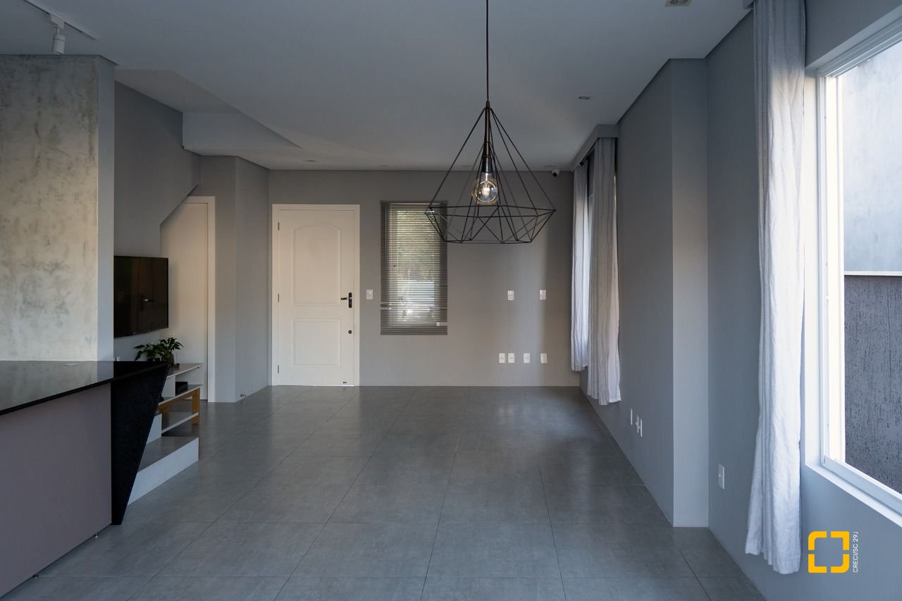 Casa com 151m², 4 quartos (sendo 1 suíte), 4 garagens, no bairro Ingleses em Florianópolis