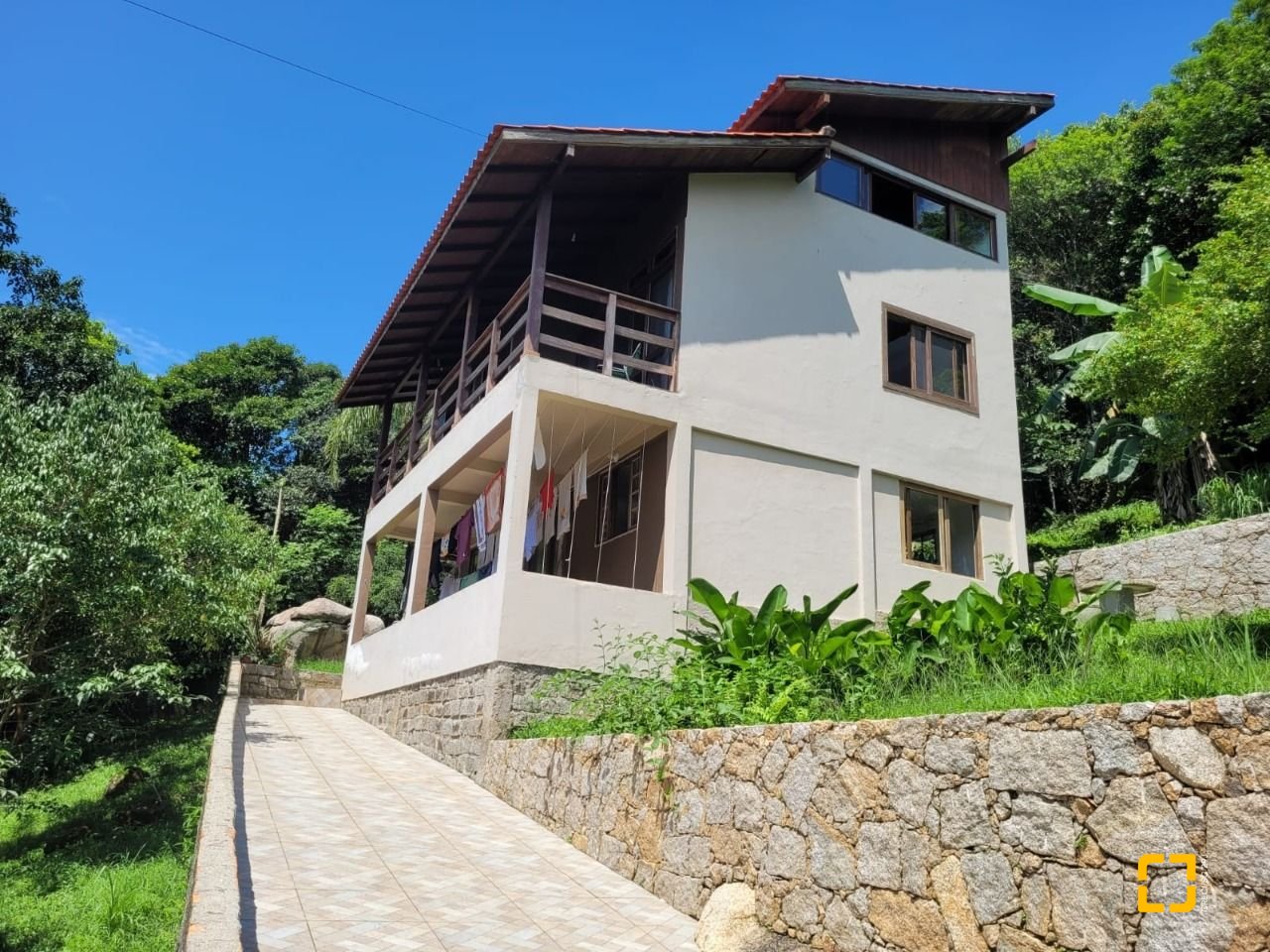 Casa com 210m², 3 quartos, 2 garagens, no bairro Ribeirão da Ilha em Florianópolis