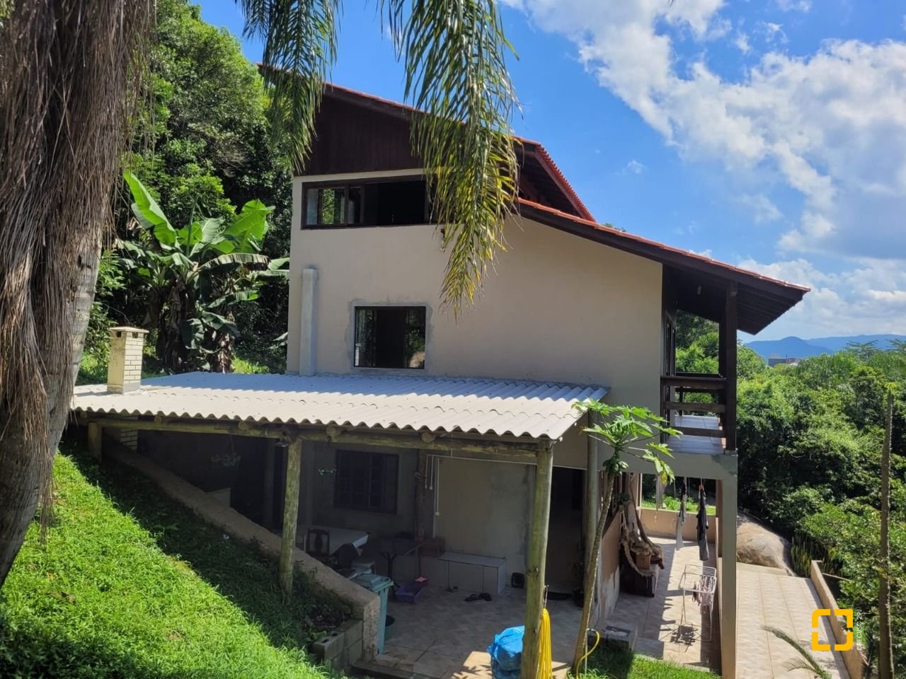 Casa com 210m², 3 quartos, 2 garagens, no bairro Ribeirão da Ilha em Florianópolis