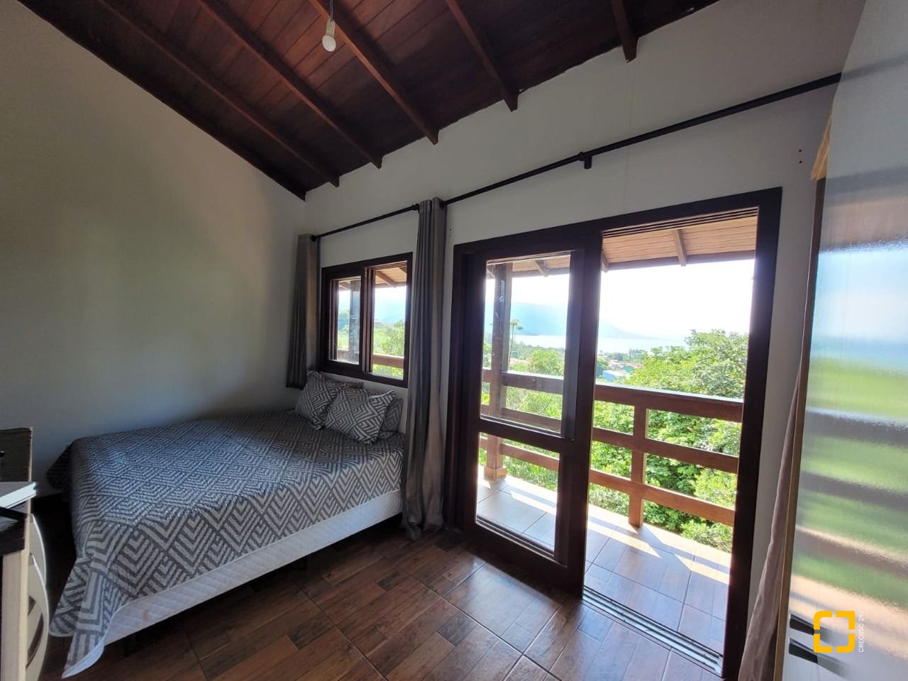 Casa com 210m², 3 quartos, 2 garagens, no bairro Ribeirão da Ilha em Florianópolis