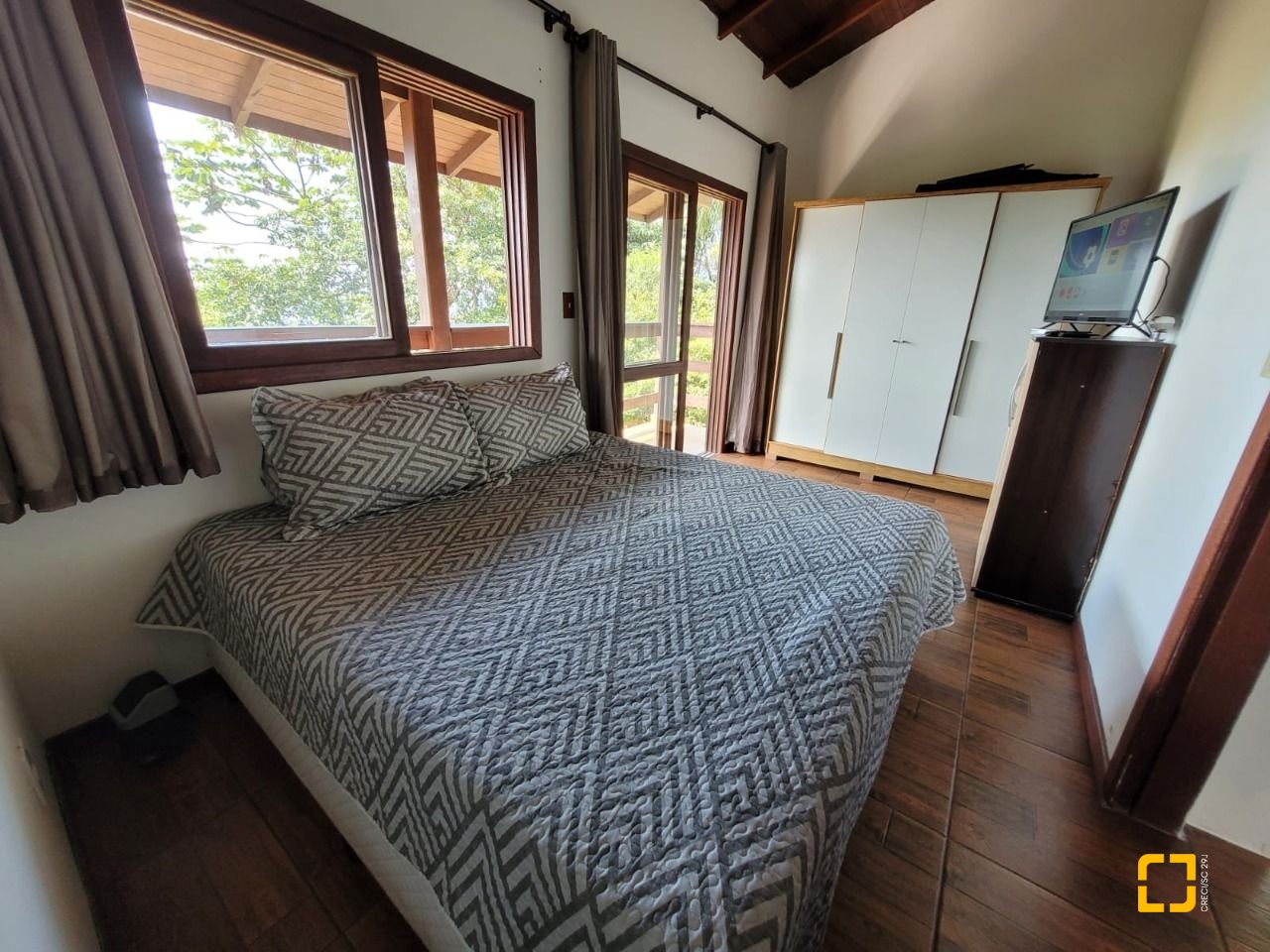 Casa com 210m², 3 quartos, 2 garagens, no bairro Ribeirão da Ilha em Florianópolis