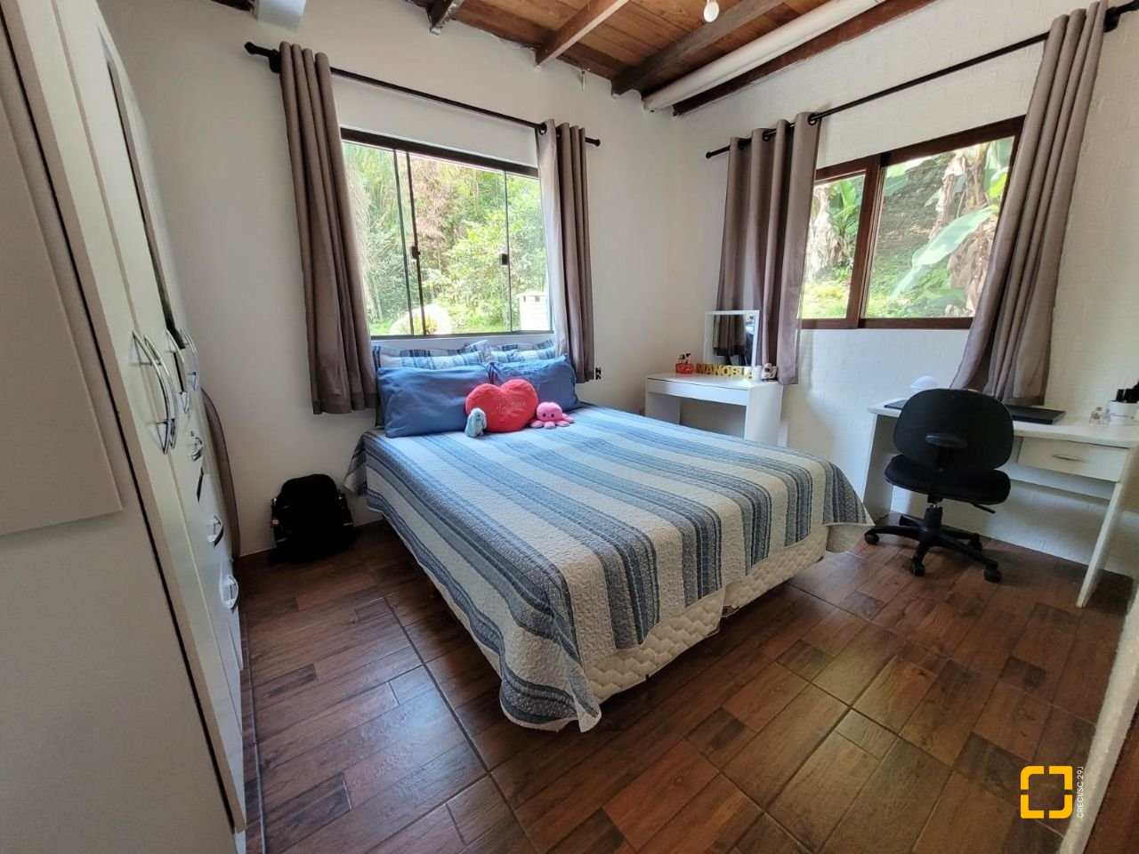 Casa com 210m², 3 quartos, 2 garagens, no bairro Ribeirão da Ilha em Florianópolis