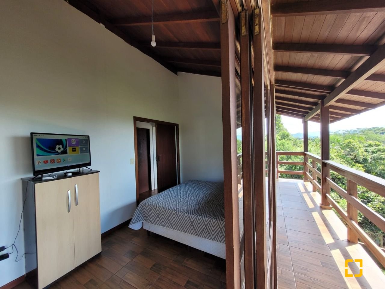 Casa com 210m², 3 quartos, 2 garagens, no bairro Ribeirão da Ilha em Florianópolis