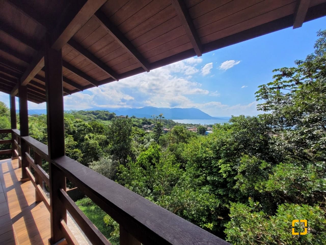 Casa com 210m², 3 quartos, 2 garagens, no bairro Ribeirão da Ilha em Florianópolis