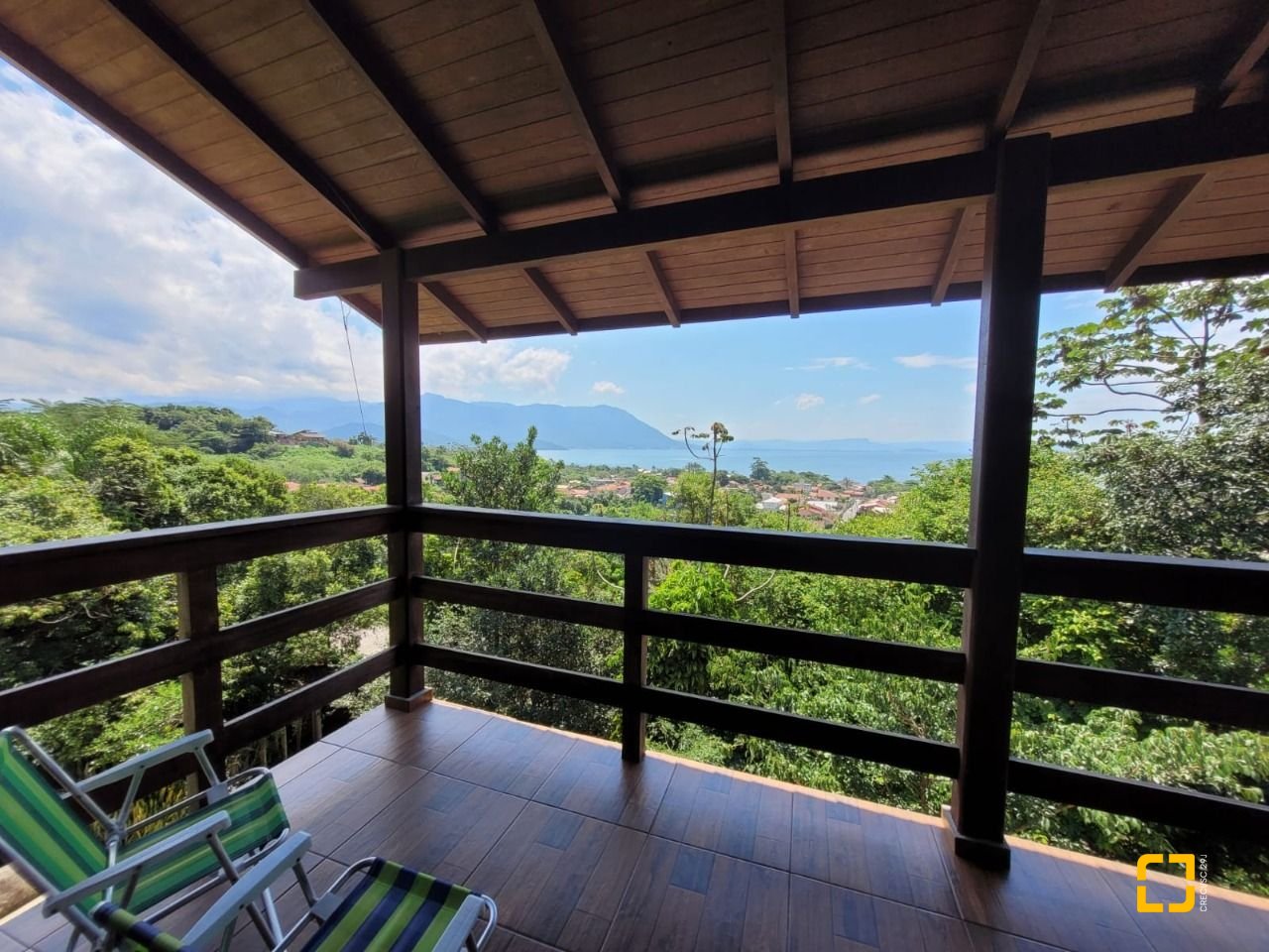 Casa com 210m², 3 quartos, 2 garagens, no bairro Ribeirão da Ilha em Florianópolis