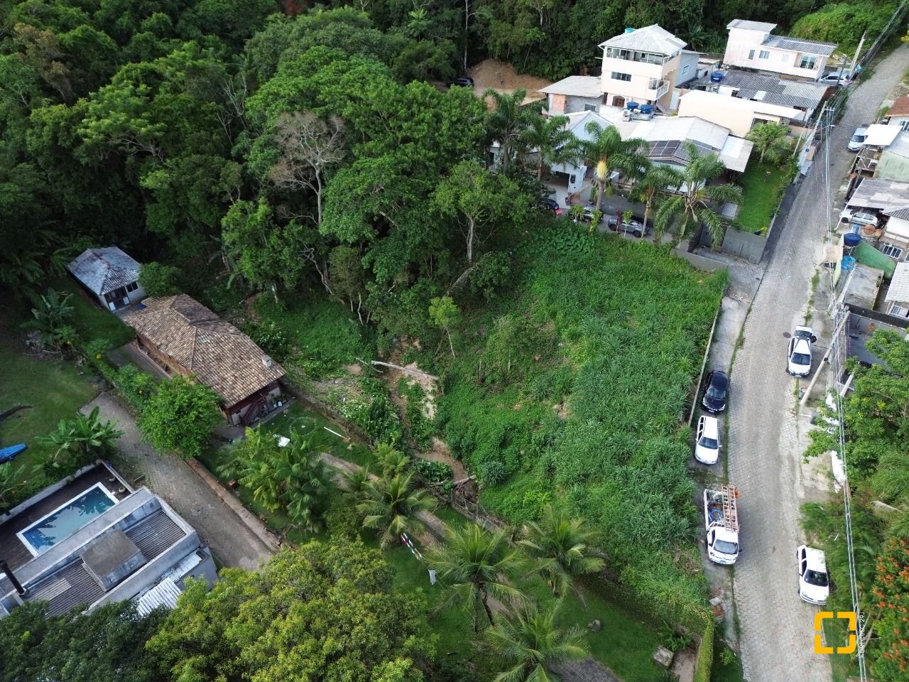 Terreno com 11123m², no bairro Sambaqui em Florianópolis