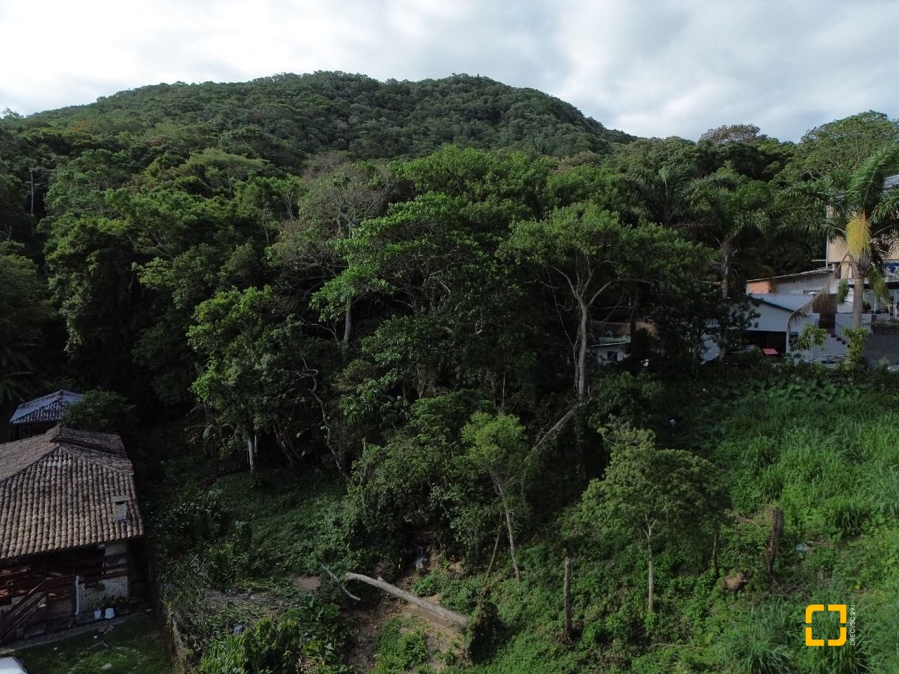 Terreno com 11123m², no bairro Sambaqui em Florianópolis
