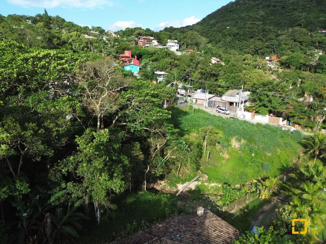Terreno com 11123m², no bairro Sambaqui em Florianópolis