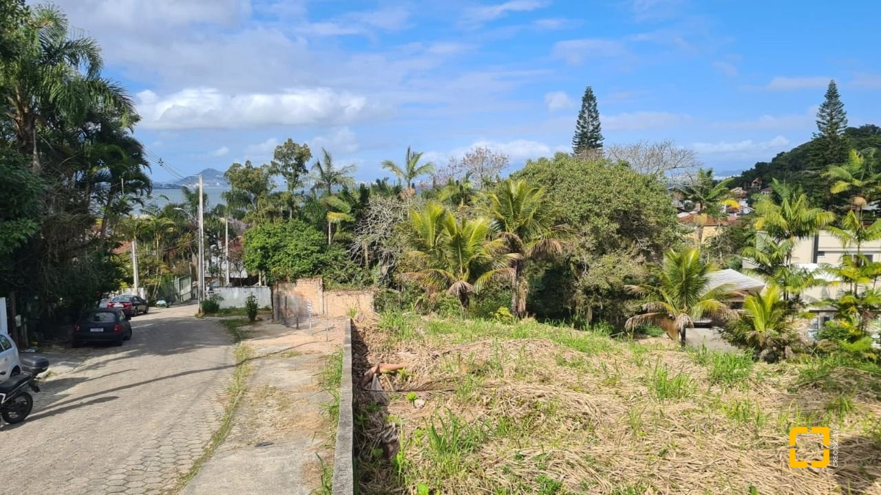 Terreno com 11123m², no bairro Sambaqui em Florianópolis