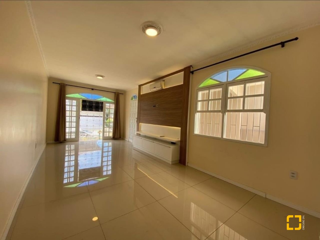 Casa com 189m², 4 quartos (sendo 1 suíte), 4 garagens, no bairro Nossa Senhora do Rosário em São José