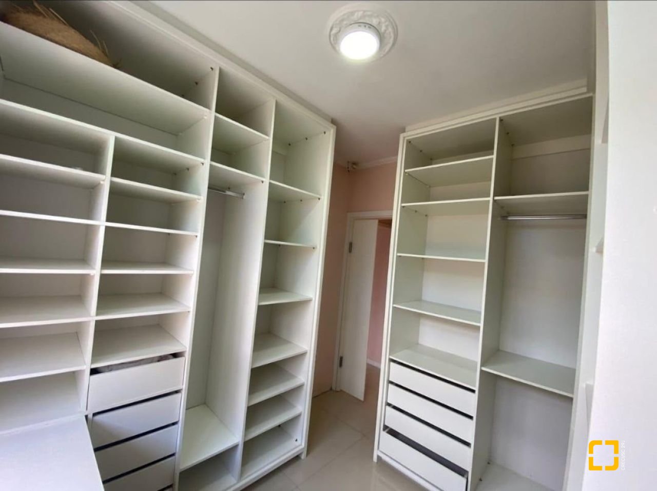 Casa com 189m², 4 quartos (sendo 1 suíte), 4 garagens, no bairro Nossa Senhora do Rosário em São José