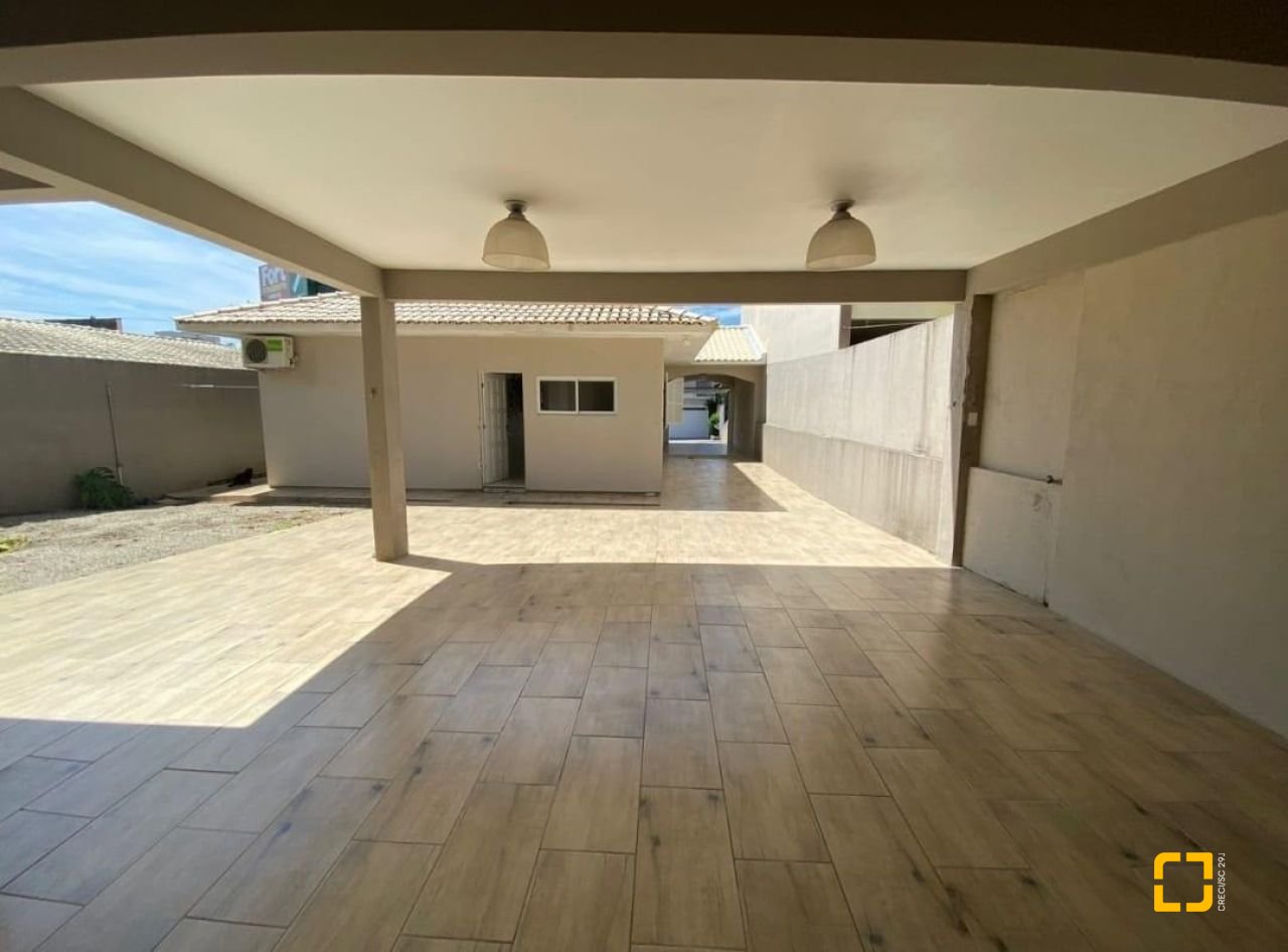 Casa com 189m², 4 quartos (sendo 1 suíte), 4 garagens, no bairro Nossa Senhora do Rosário em São José