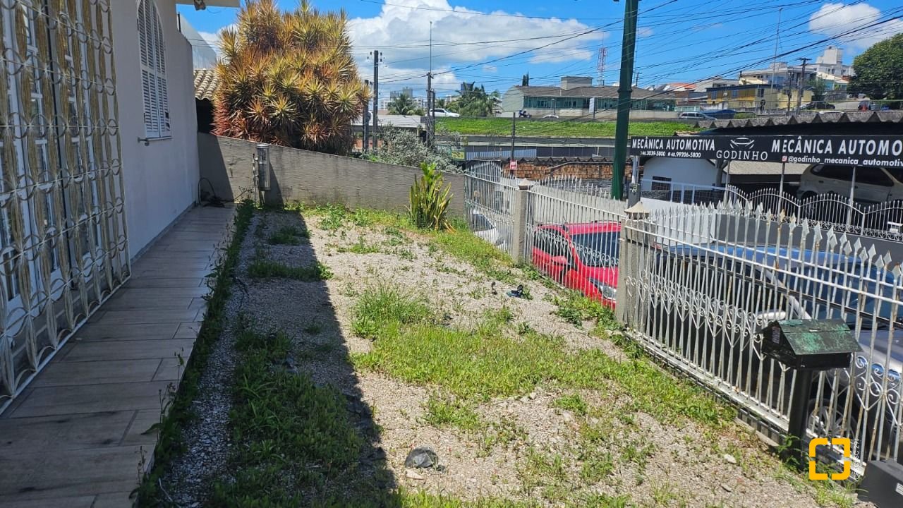 Casa com 189m², 4 quartos (sendo 1 suíte), 4 garagens, no bairro Nossa Senhora do Rosário em São José