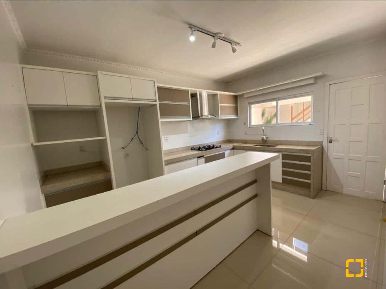 Casa com 189m², 3 quartos (sendo 1 suíte), 4 garagens, no bairro Nossa Senhora do Rosário em São José