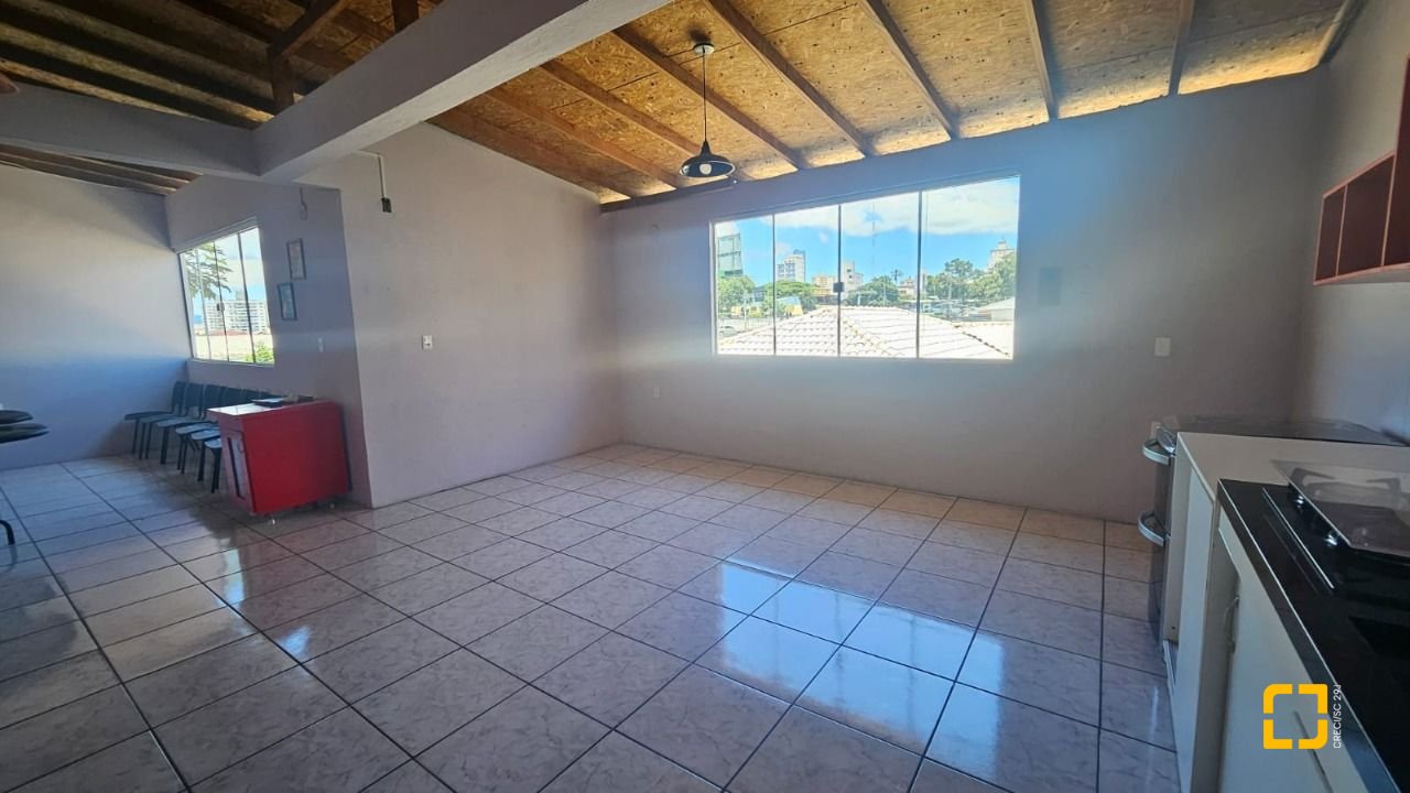 Casa com 189m², 3 quartos (sendo 1 suíte), 4 garagens, no bairro Nossa Senhora do Rosário em São José