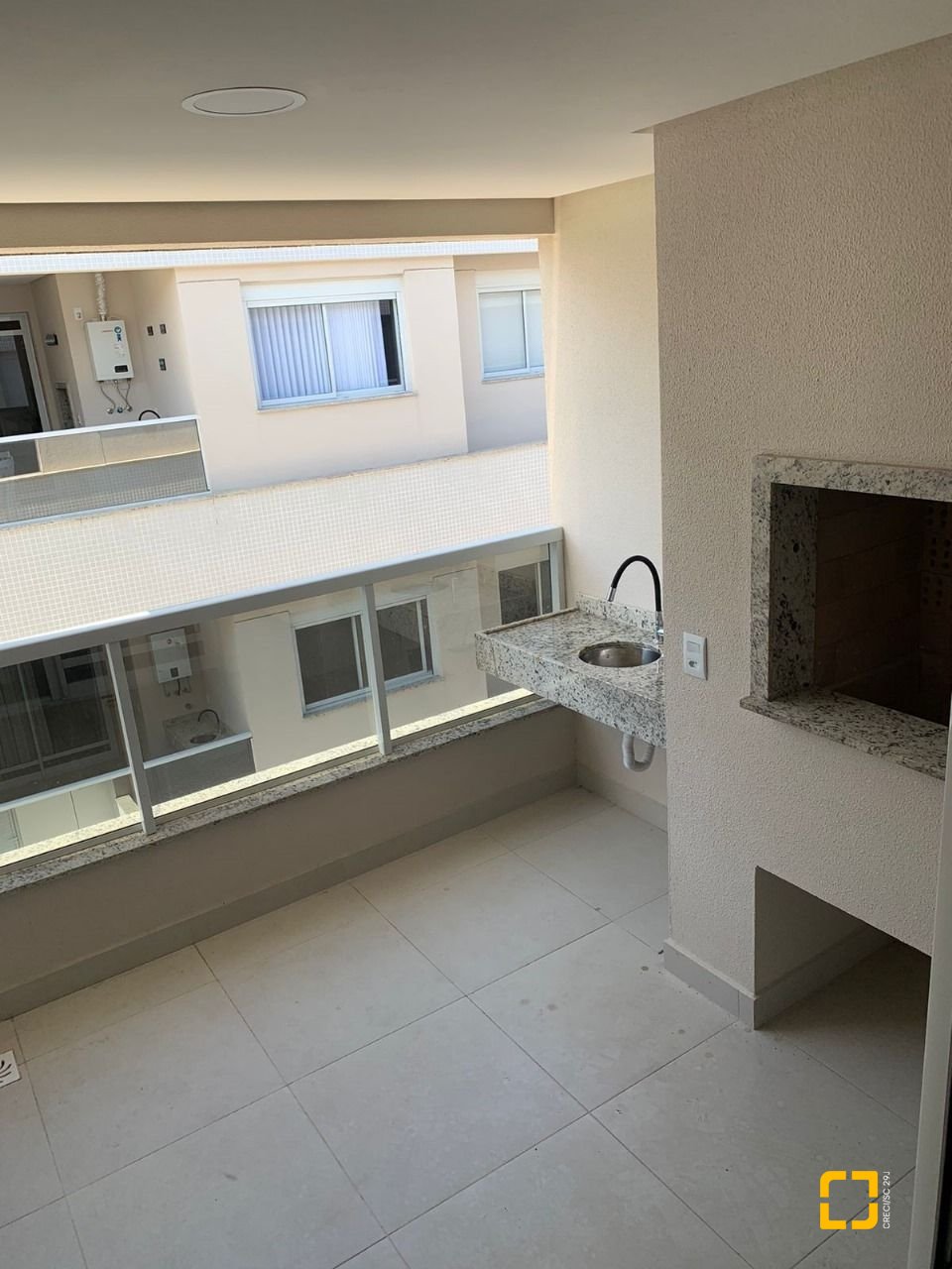 Apartamento com 83m², 3 quartos (sendo 1 suíte), 2 garagens, no bairro Ingleses em Florianópolis