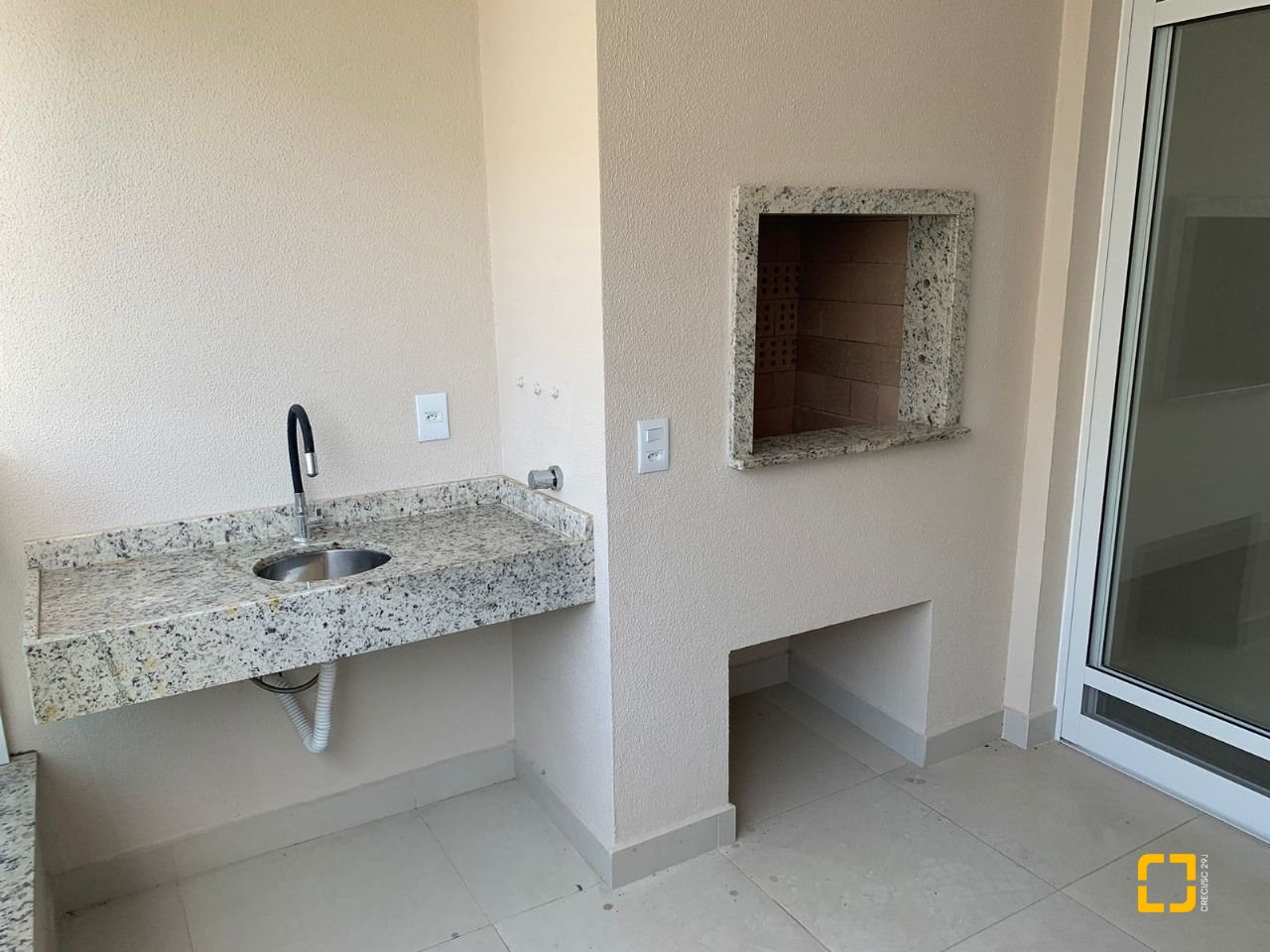 Apartamento com 83m², 3 quartos (sendo 1 suíte), 2 garagens, no bairro Ingleses em Florianópolis