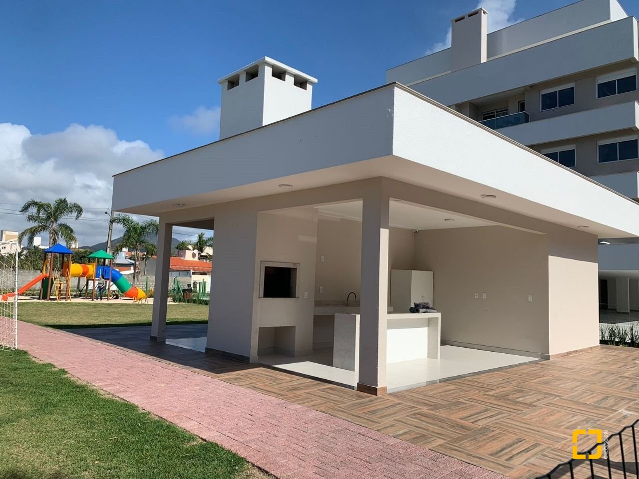 Apartamento com 83m², 3 quartos (sendo 1 suíte), 2 garagens, no bairro Ingleses em Florianópolis
