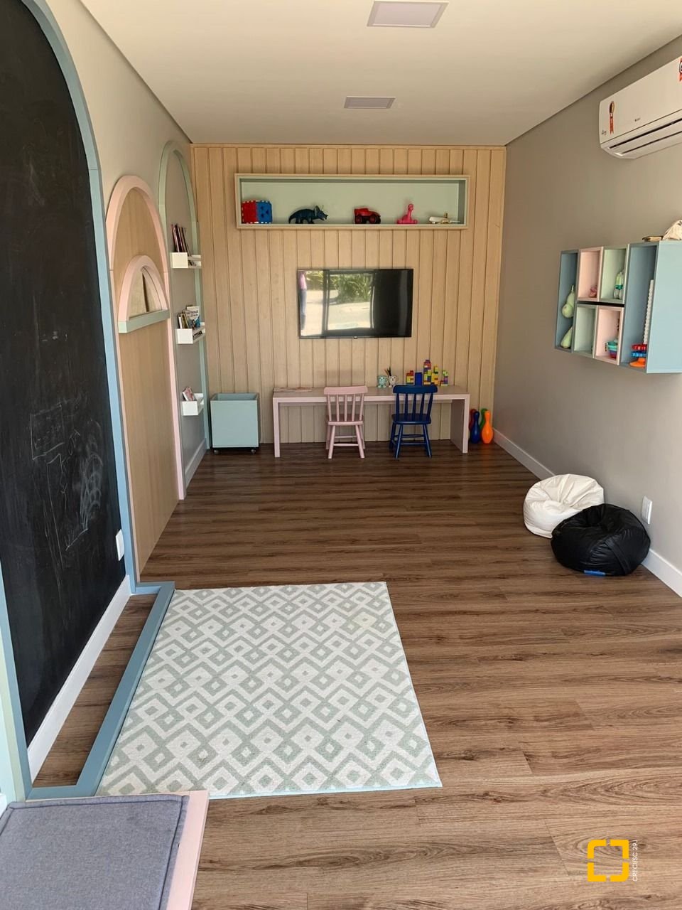 Apartamento com 83m², 3 quartos (sendo 1 suíte), 2 garagens, no bairro Ingleses em Florianópolis